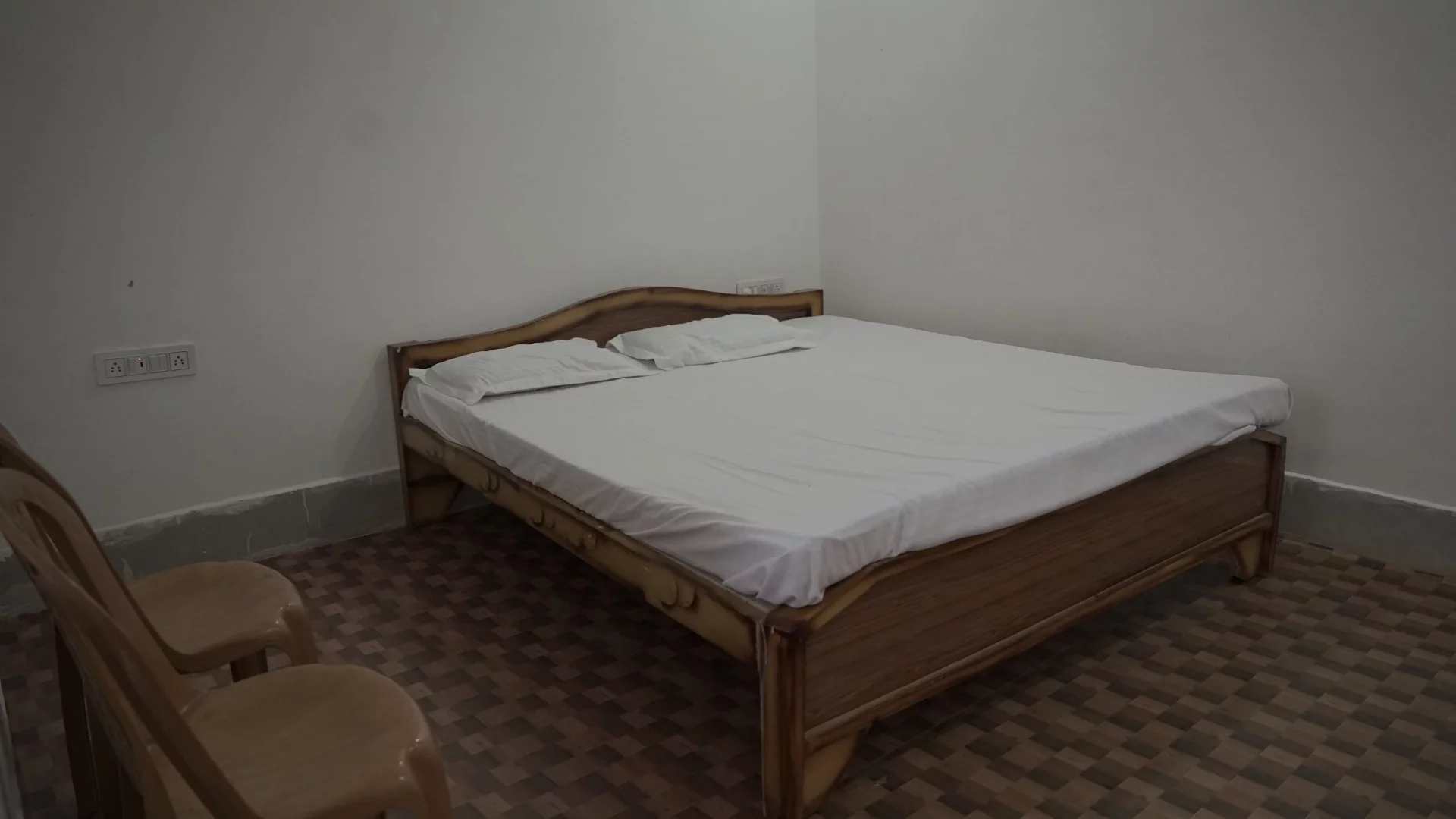 Madhu Guesthouse
