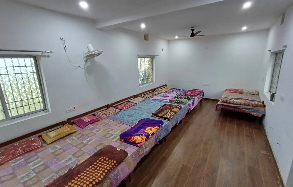 6 Bedded Dormitory for Group Stay in Netarhat at Madhu Guesthouse